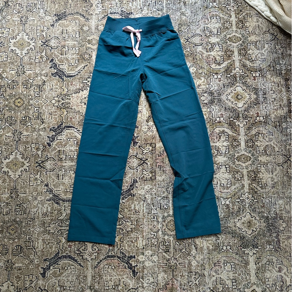 Figs Women’s Livingston Teal Scrub Pants